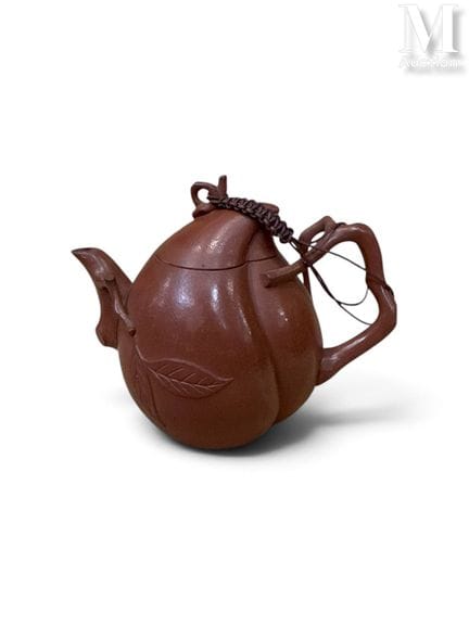 CHINE, XXe
THÉIÈRE "YIXING - ZISHA"
En terre cuite