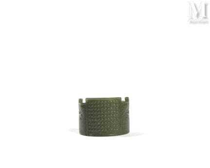 CHINE, XXe siècle
Bracelet en jade
A décor dans le