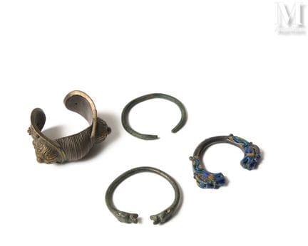 ASIE, XIX-XXe siècle
Ensemble de quatre bracelets
