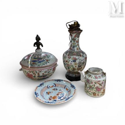 CHINE
Ensemble en céramique à décor polychrome de 
