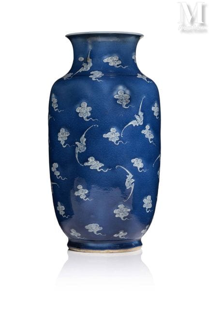 CHINE, XIXe siècle
Vase en porcelaine
Monté sur un