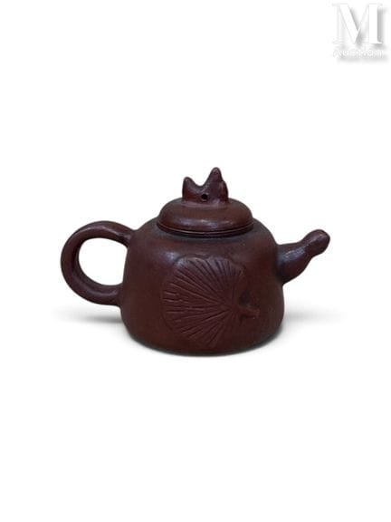 CHINE, XXe
THÉIÈRE "YIXING - ZISHA"
En terre cuite