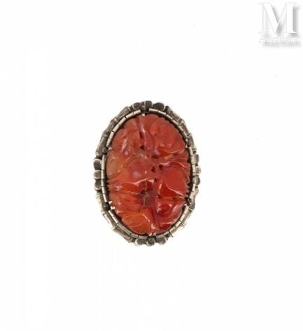 CHINE, XXe siècle
Elegante broche
Composée d'une a