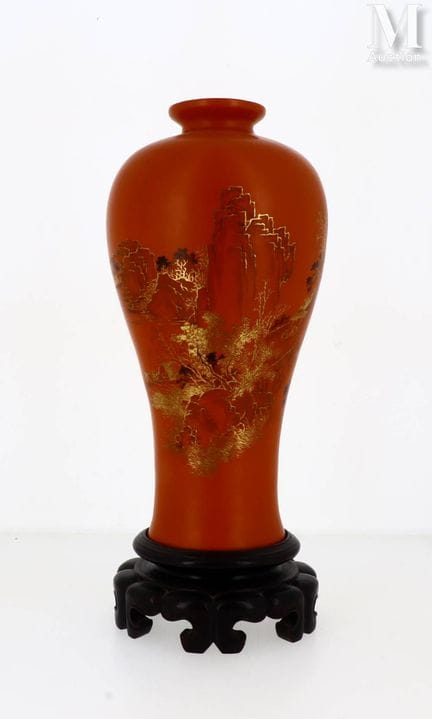 CHINE, Moderne
Vase
De forme meiping, en laque cou
