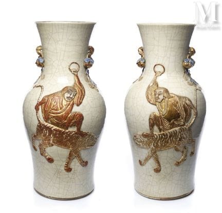 CHINE, XIXe siècle
Paire de vases Nankin
De forme 