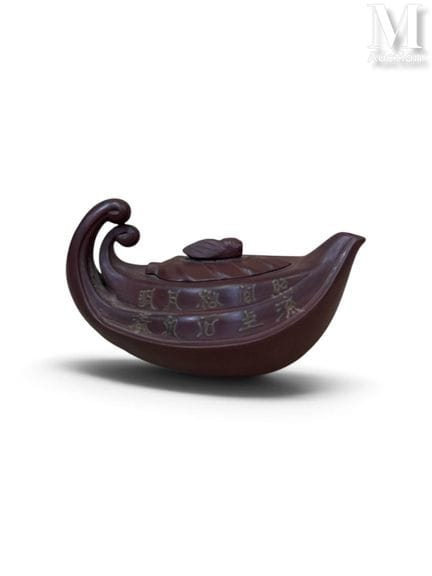 CHINE
THÉIÈRE "YIXING - ZISHA"
En terre cuite. Cac