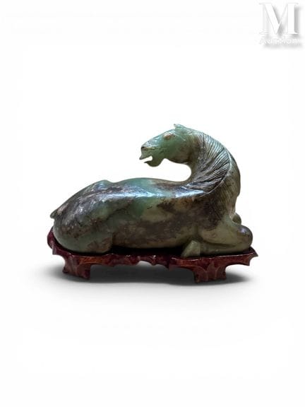 CHINE
CHEVAL AU REPOS
Sujet en jadéite sculpté rep