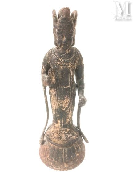 CHINE, XXe siècle
Bouddha en fonte
Hauteur : 32 cm