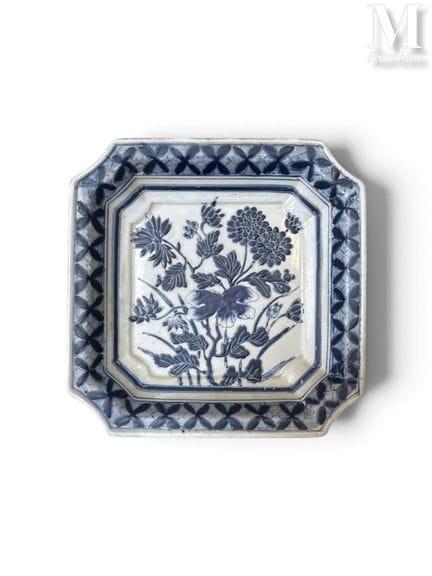 CHINE/JAPON
Plat octogonale
En porcelaine et émaux
