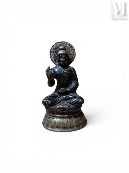 CHINE/TIBET
Bouddha
En bonze à patine marron et do
