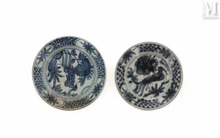 VIETNAM, XVIe siècle
Deux assiettes en porcelaine
