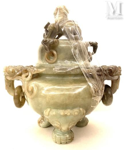 CHINE, XIXe-XXe siècle
Vase couvert en pierre dure