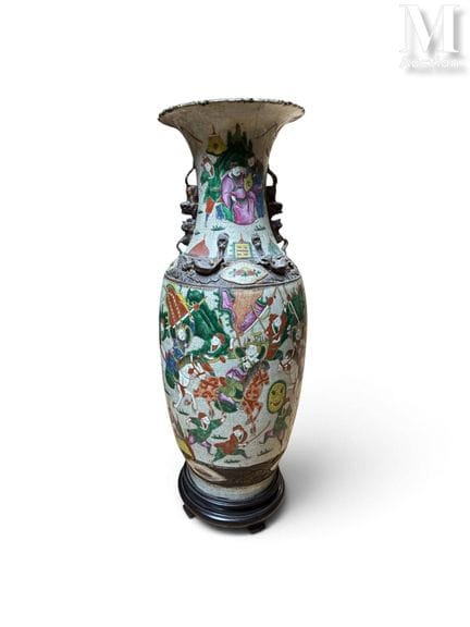 CHINE, Nankin, XIXe siècle
Vase en grès à décor po