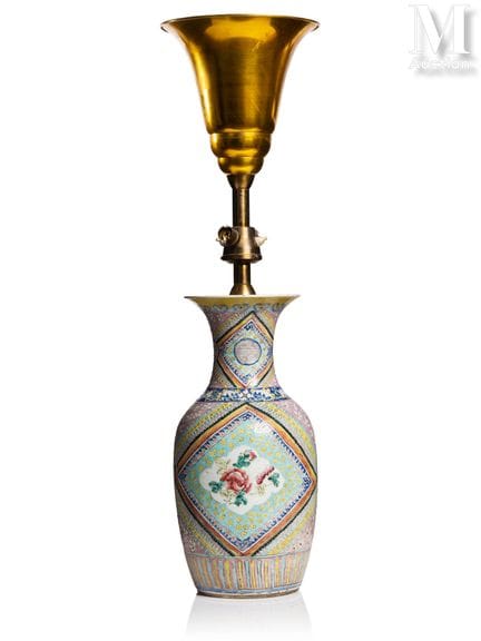CHINE, XIXe siècle
Vase en porcelaine
De forme bal