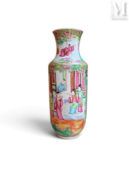 CHINE, XIXe siècle
Petit vase en porcelaine de Can
