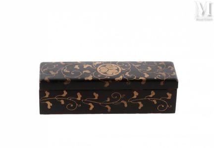 JAPON, Epoque Meiji
Petite boite en bois laqué
À d