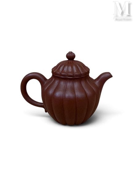 CHINE, XXe
THÉIÈRE "YIXING - ZISHA"
En terre cuite