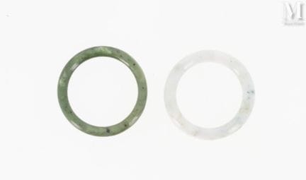 CHINE, XXe siècle
Ensemble de deux bracelets en pi