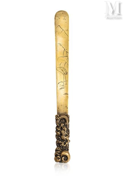 JAPON, Epoque Meiji
Coupe-papier
En laiton doré, l