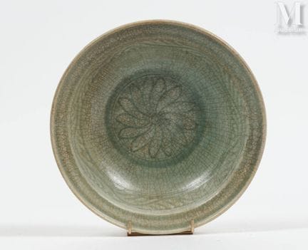 CHINE, Dynastie Ming
Plat en porcelaine à couverte