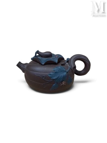 CHINE, XXe
THÉIÈRE "YIXING - ZISHA"
En terre cuite