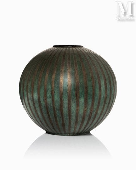 Jean DUNAND (1877–1942)
Spherical copperware vase 