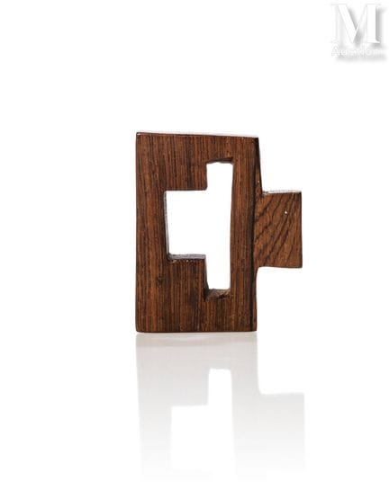 Alexandre NOLL (1890–1970)
A cross-shaped pendant 