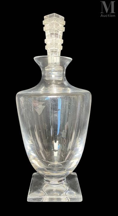LALIQUE Francia
Jarra de cristal con forma de ánfo