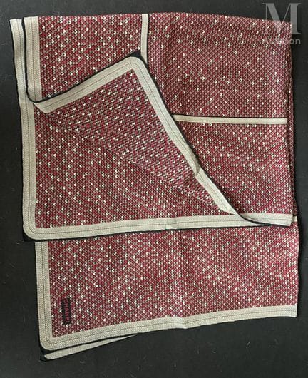 CHANEL
Scarf featuring a trompe-l'œil knitted patt