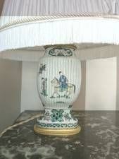China Siglo XVIII
Jarrón de porcelana,
decoración 