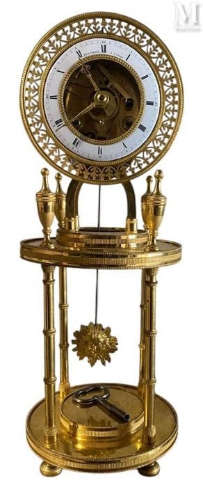 Reloj esqueleto de estilo Luis XVI en bronce dorad