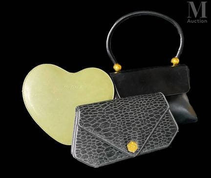 Set of three leather handbags
Includes:
- Frederic