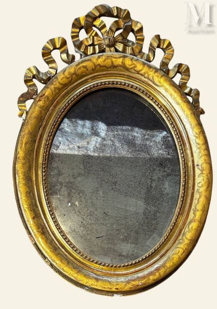 Ovaler Spiegel im Stil Ludwigs XVI.
Gehäuse aus ge