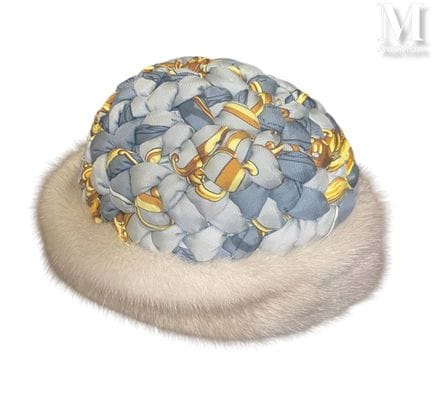 HERMÈS PARIS
Printed and braided silk toque, trimm
