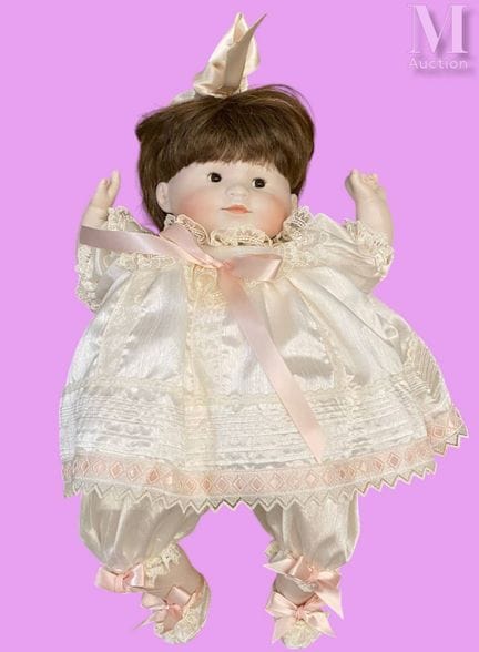 *[COROLLE] – „Bébé désiré“
Höhe: 45 cm 
in einer S