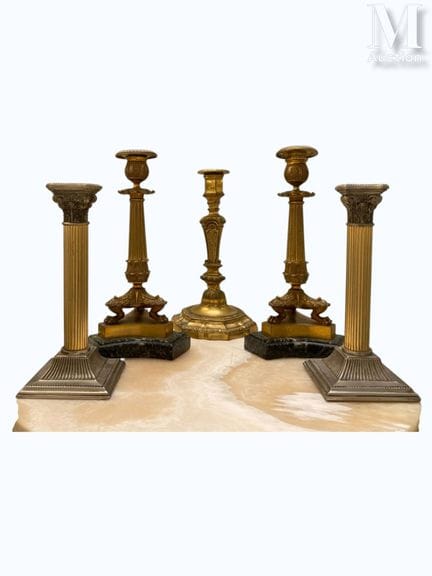 Cinco candelabros, dos de ellos en pares
- Par de 