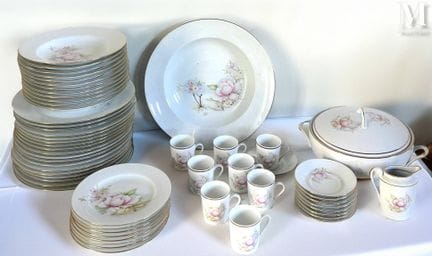 LIMOGES, Francia
Importante servicio de porcelana 