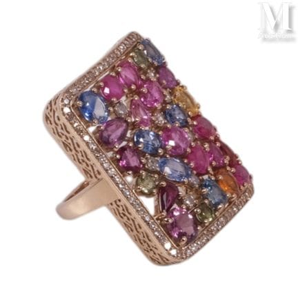 Gold ring (9 cts) set with multicolored sapphires 