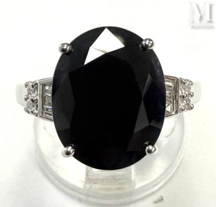 Art Deco-style ring in 750°/ (18K) white gold set 