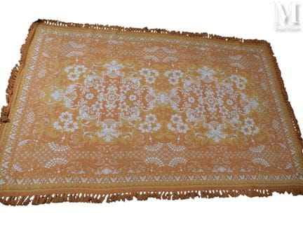 ORIENT
Large rug with an orange color scheme, deco