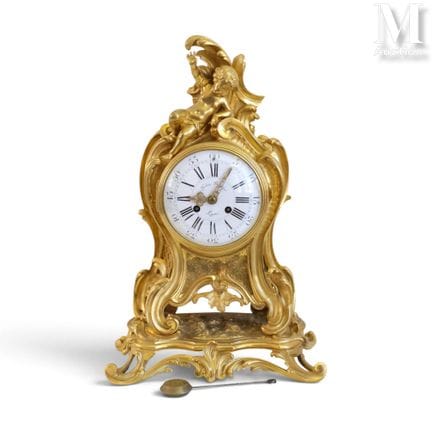 Reloj de bronce dorado de estilo Luis XVI, adornad
