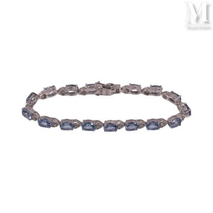 Silver bracelet (925°/°°) set with blue Swiss ston