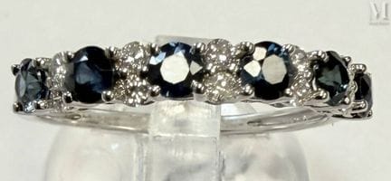 Very pretty half-eternity ring in 750°/ (18K) whit