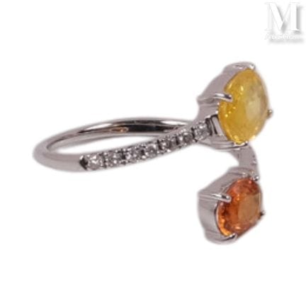 "Toi et Moi" gold ring set with an orange sapphire