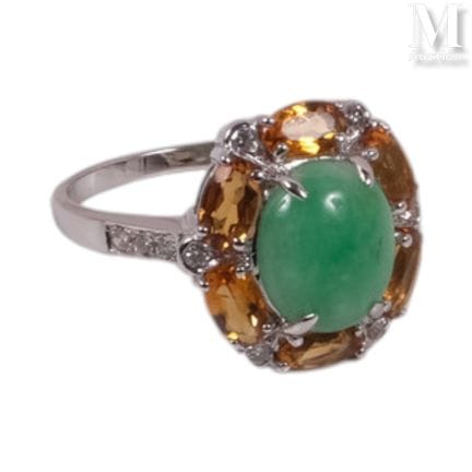 White gold ring (750°/°°) set with a jade cabochon