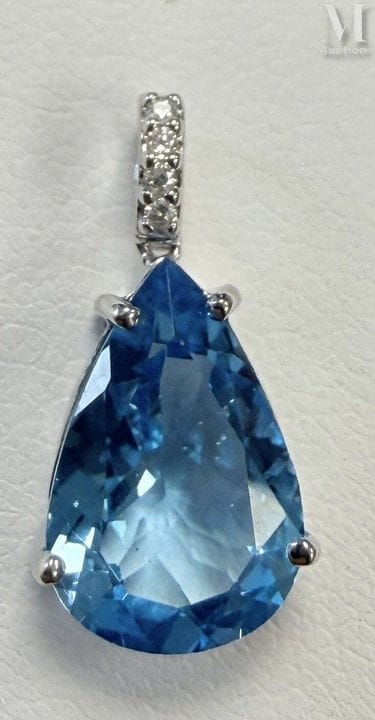 750°/.(18K) white gold pendant set with a topaz an
