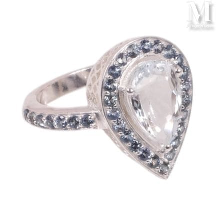 Silver ring (925°/°°) set with a pear-shaped aquam