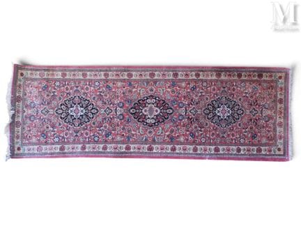 IRAN: Wool gallery rug. 20th century
Wool gallery 