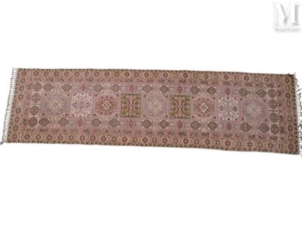 MOROCCO
Wool gallery rug in shades of pink and gre