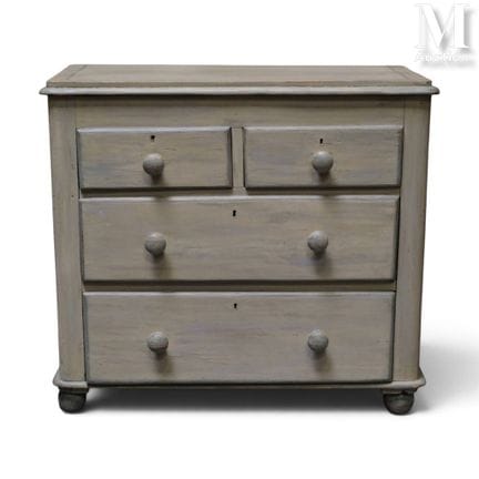 Set of seven pieces of furniture
Made of light gre